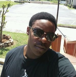 Meet your Posher, Quinn